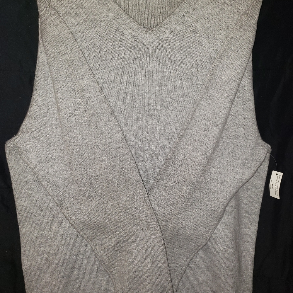 Amazon Essentials V-Neck Sweater - Picture 2 of 2